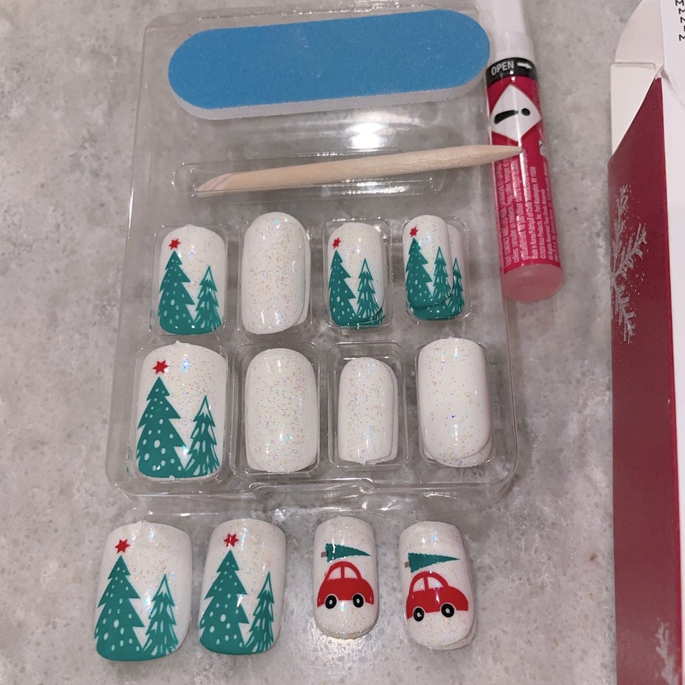 Holiday Press On Nails